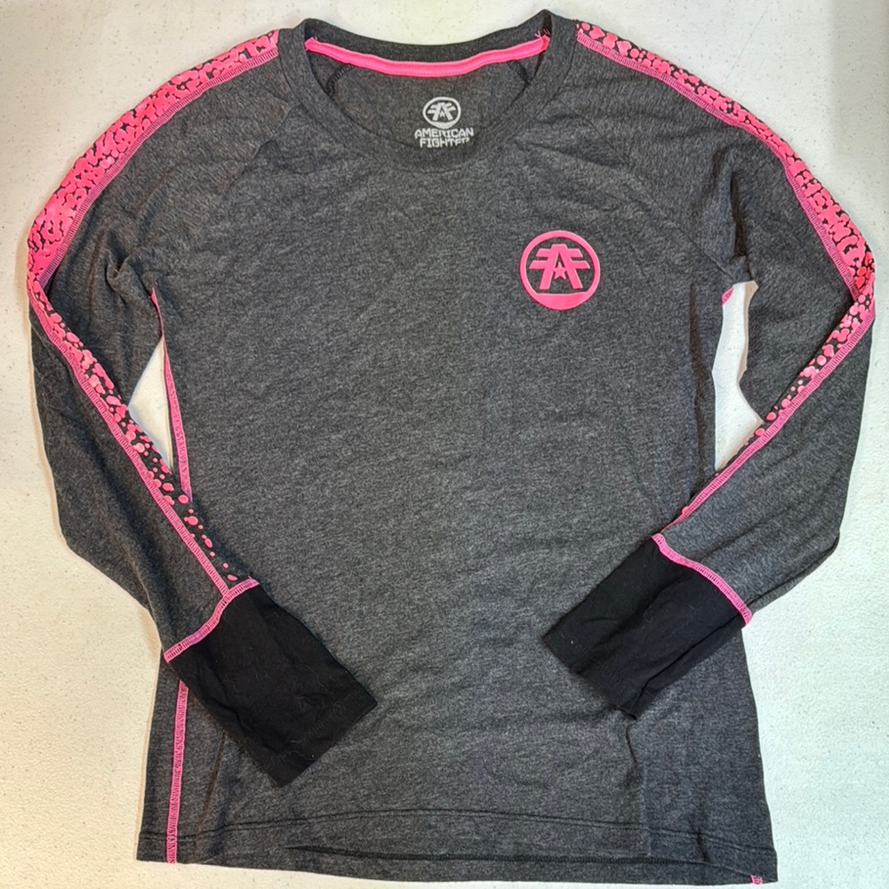 AMERICAN FIGHTER Buckle - charcoal gray + hot pink Long Sleeve tee